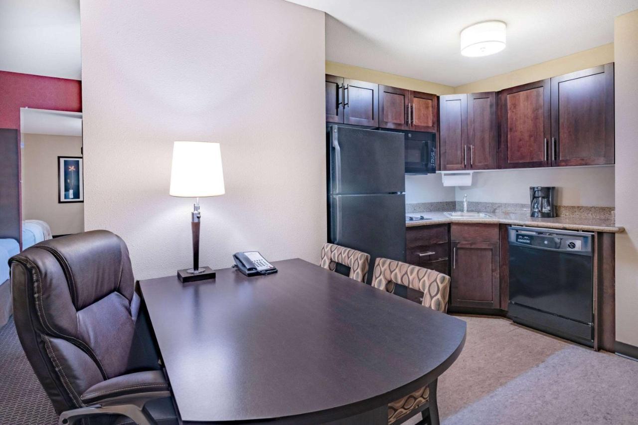 Hawthorn Suites By Wyndham Williston Exteriér fotografie